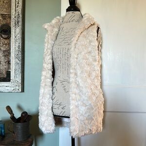 FOREVER21 Faux Fur Vest - Peach